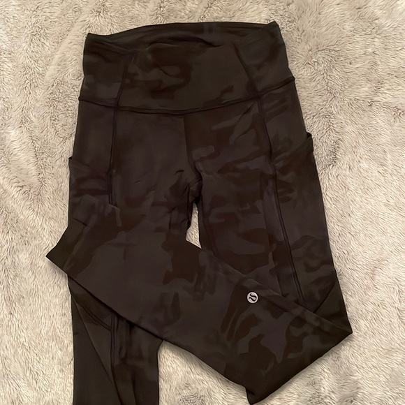 lululemon athletica Pants - Lululemon Fast and Free Camo Leggings